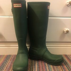 Hunter rain boots forest green